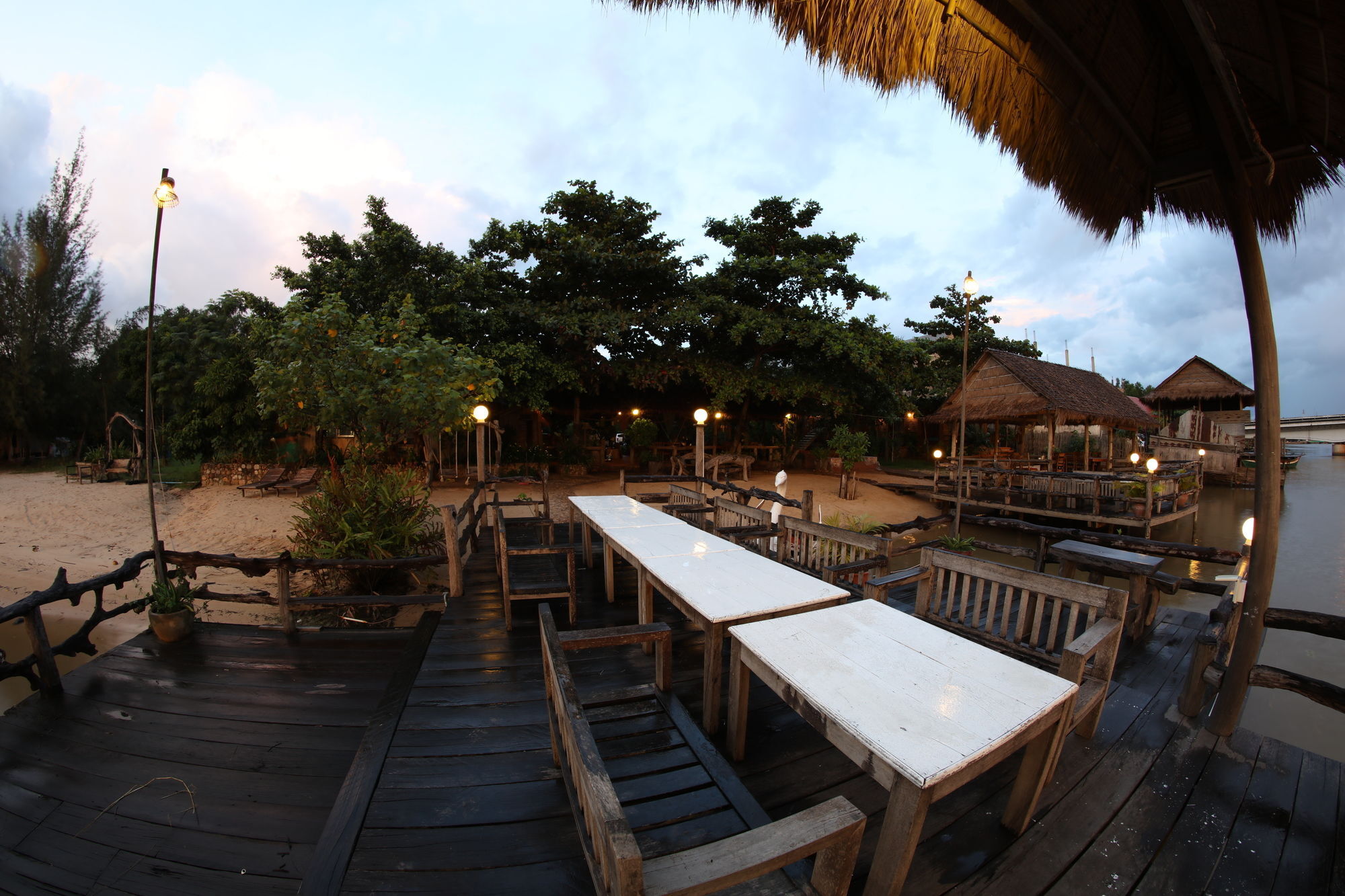 Natural Bungalows Restaurant And Bar Kampot Extérieur photo